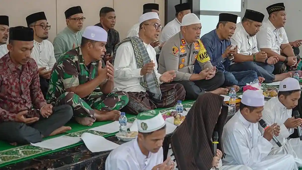 FOTO Polres Aceh Besar Gelar Doa Bersama Wujudkan Pilkada Damai 2024 - Polres-Aceh-Besar-Doa-Bersama_01.jpg