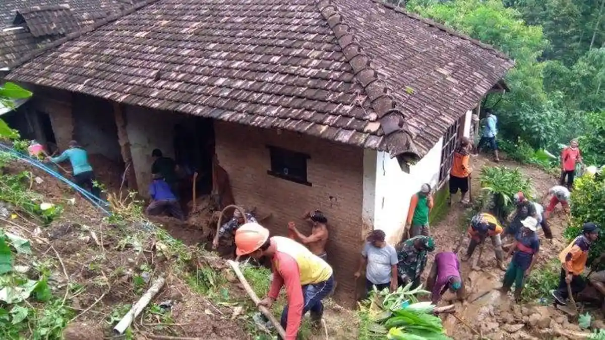 Dikira Sudah Meninggal Tertimpa Longsor, Pria di Jateng Ini Ternyata Tertidur Lelap