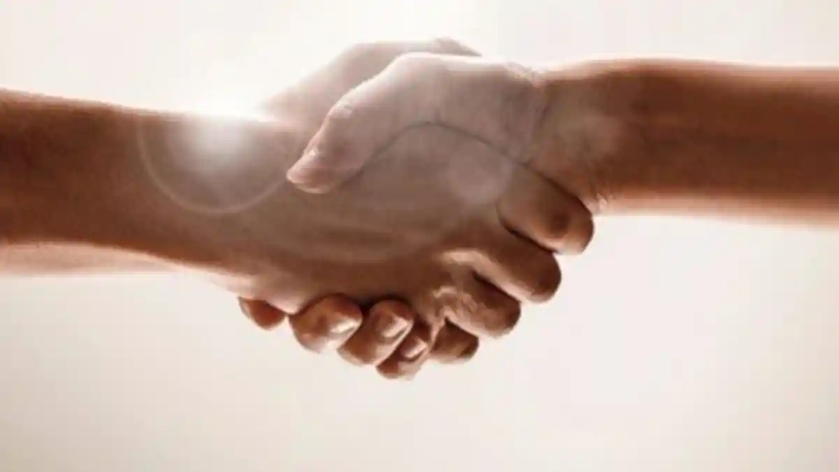 4 Manfaat Luar Biasa Ini Akan Bisa Dirasakan Saat Kamu Bisa Ikhlas Memaafkan Kesalahan Orang