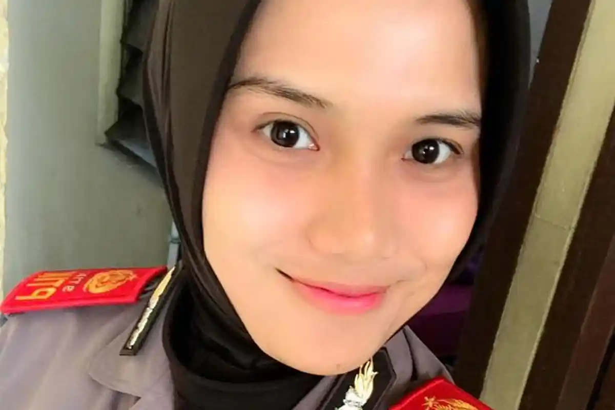 Profil Iptu Novita Rindi, Polwan Berhijab yang Dampingi Komjen Listyo di Fit And Proper Test