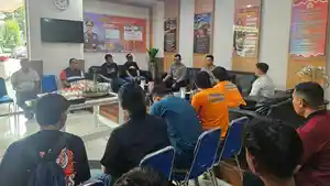 Kombes-Pol-Andi-Kirana-bertemu-suporter-SKULL.jpg