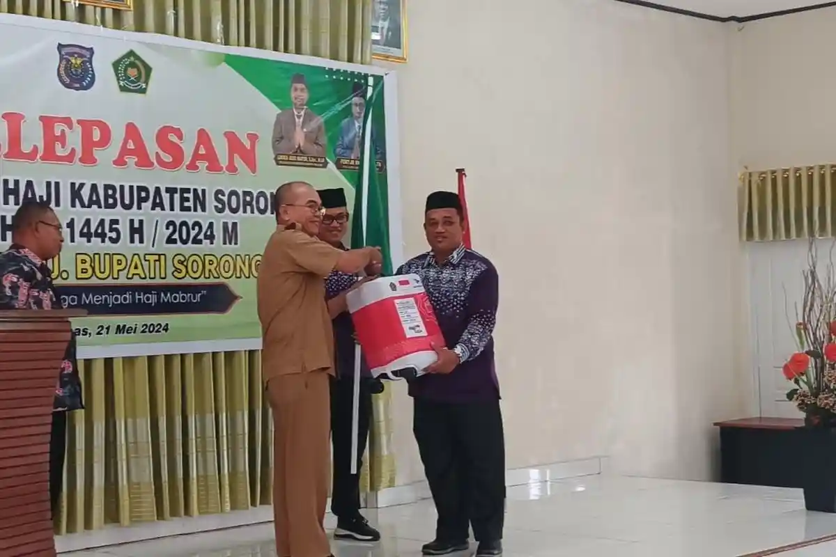 Pemkab Sorong Lepas 81 Jemaah Haji, Jemaah Tertua Usia 78 Tahun