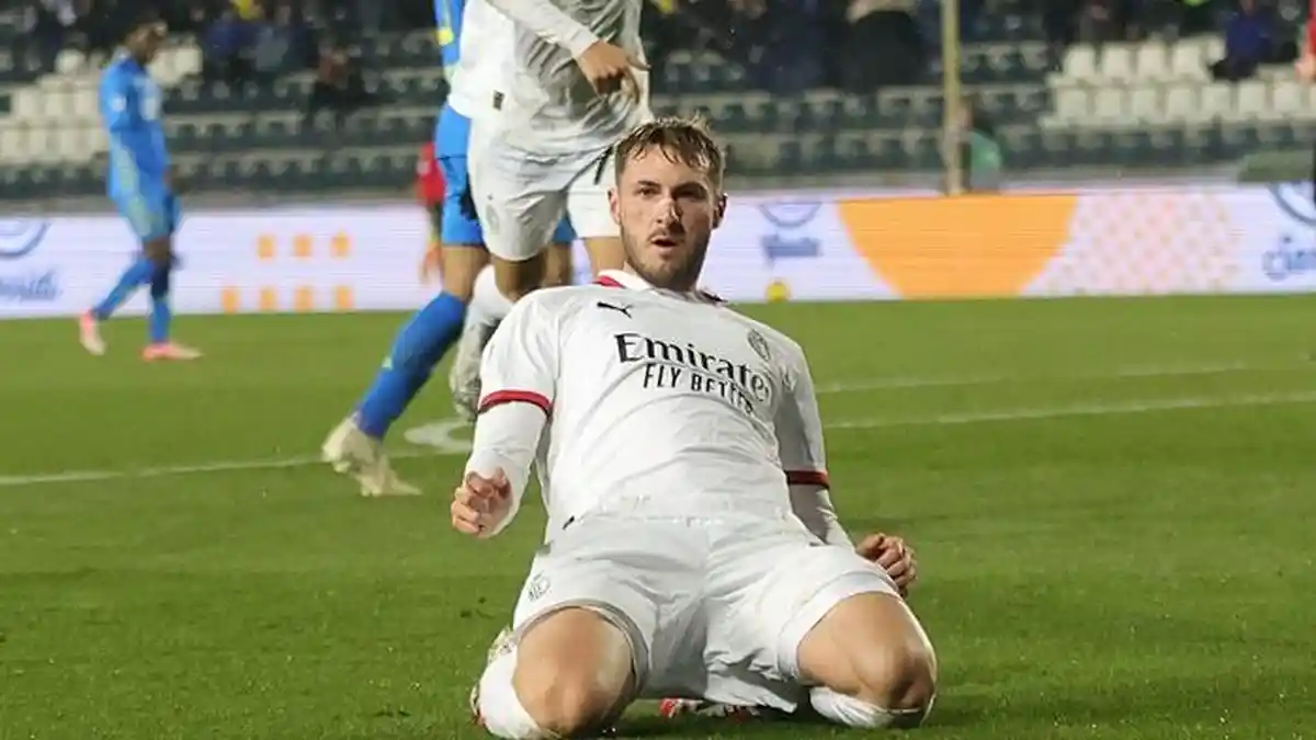 Santiago Gimenez Lebih 'Lapar', Siap Menggebrak di Musim 2025/26 Bersama AC Milan