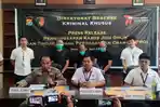 Polda-Sulbar-tampilkan-tiga-tersangka-kas.jpg