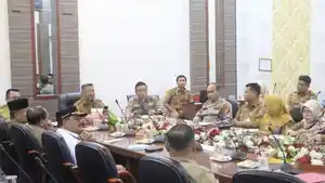 Bupati-Rohul-Anton-memimpin-rapat-finalisasi-persiapan-puncak-perayaan-HUT.jpg