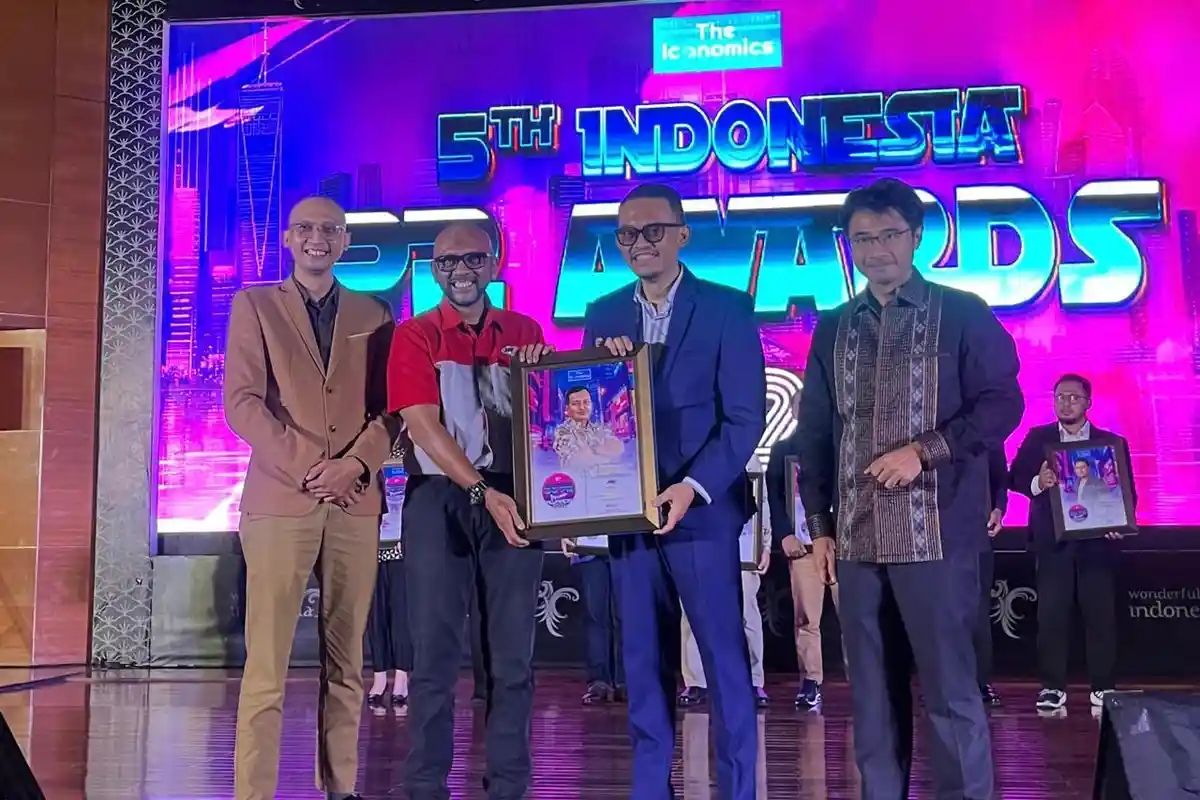 JNE Raih PR Person Awards yang Ketiga Kalinya di Ajang Indonesia Public Relations Summit 2024