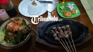 Makanan-di-Restoran-Sate-Lawu.jpg