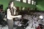 Nia Ramadhan Mengajak Pemilih Pemula Jangan Golput