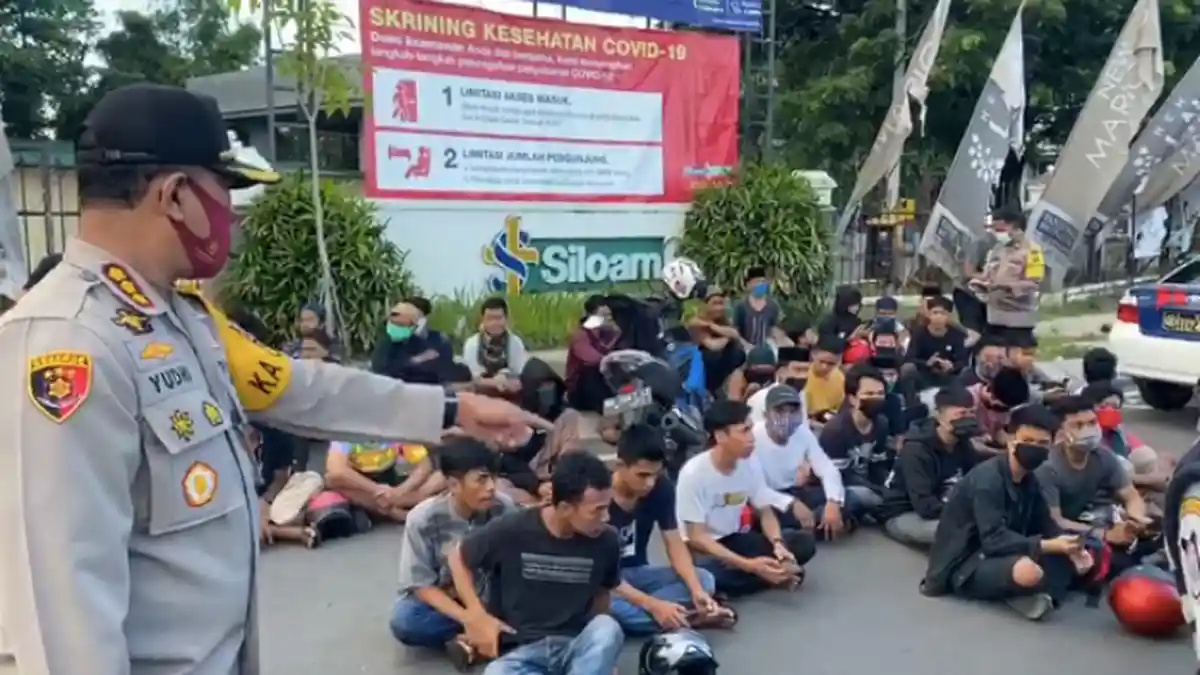 Keluar Masuk Makassar Diperketat Perbatasan Dijaga Ketat, Warga Harus Punya Surat Bebas Covid-19
