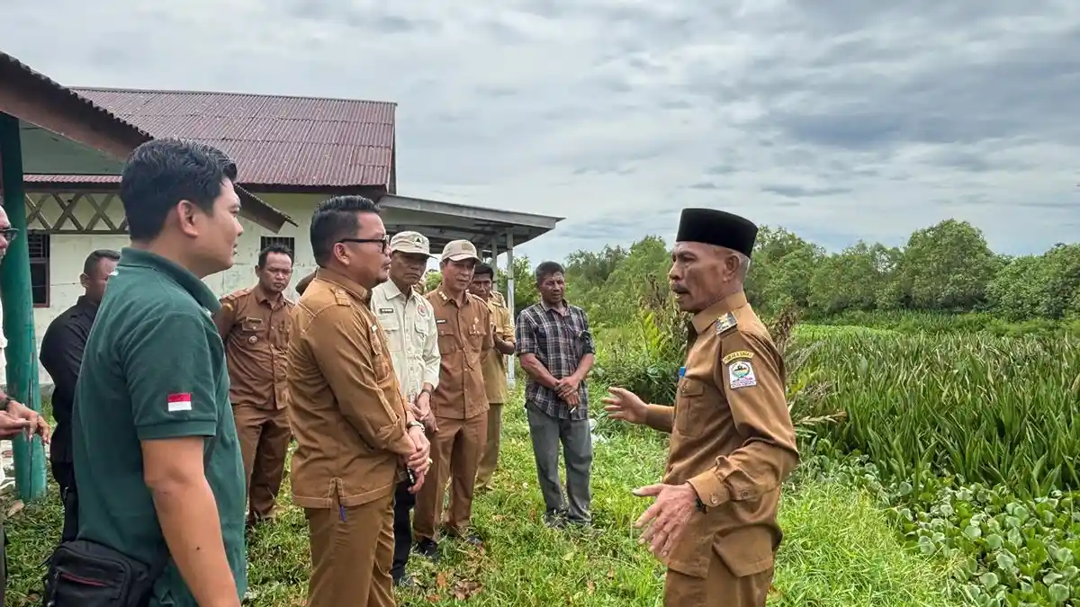 Alur Pelayaran Nelayan Aceh Singkil Cari Nafkah ke Laut Tertutup Eceng Gondok