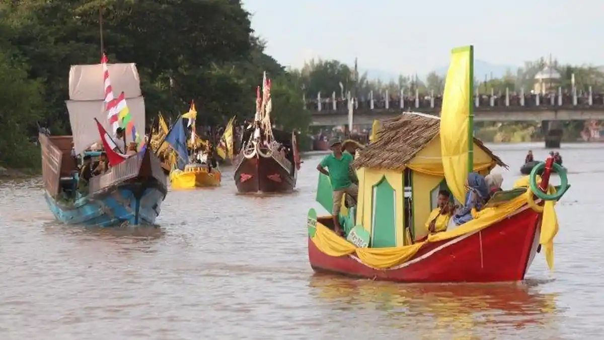 Aceh Barat Juara Pertama Lomba Perahu Hias di Krueng Aceh