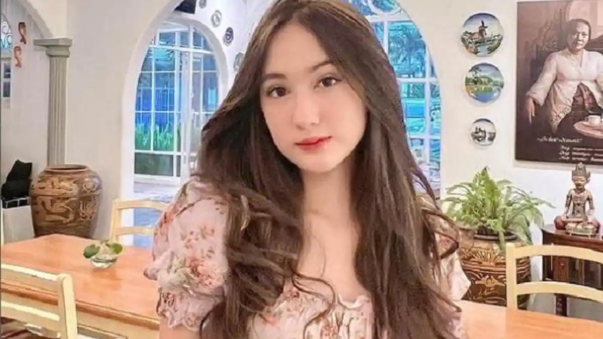 BIODATA Laura Moane, Aktris Cantik Blasteran Inggris, Gadis Kutu Buku di Sinetron Dari Jendela SMP