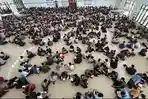 Pesantren Ar-Raudhatul Hasanah Pertahankan Tradisi, Tadarus Al-Quran dengan Formasi Melingkar  