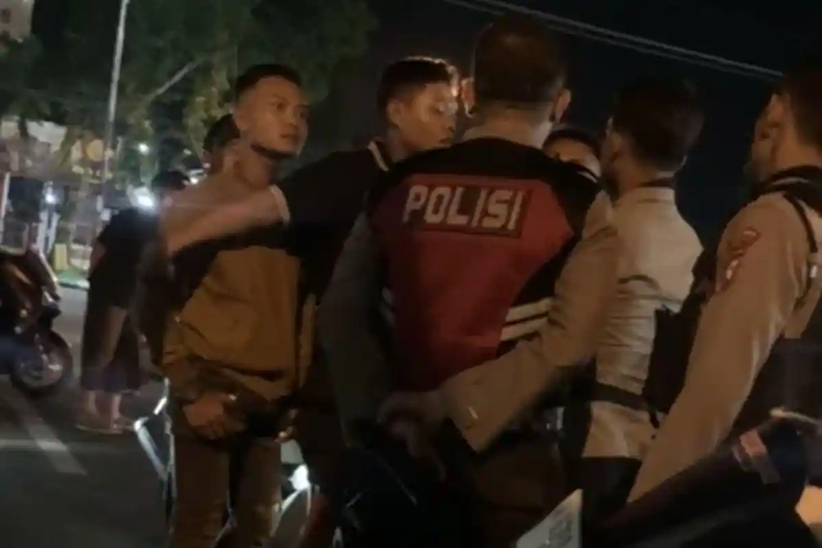 VIRAL Aksi Dua Oknum Tentara Berkendara Ugal-ugalan dan Membentak Polisi di Pamekasan Madura