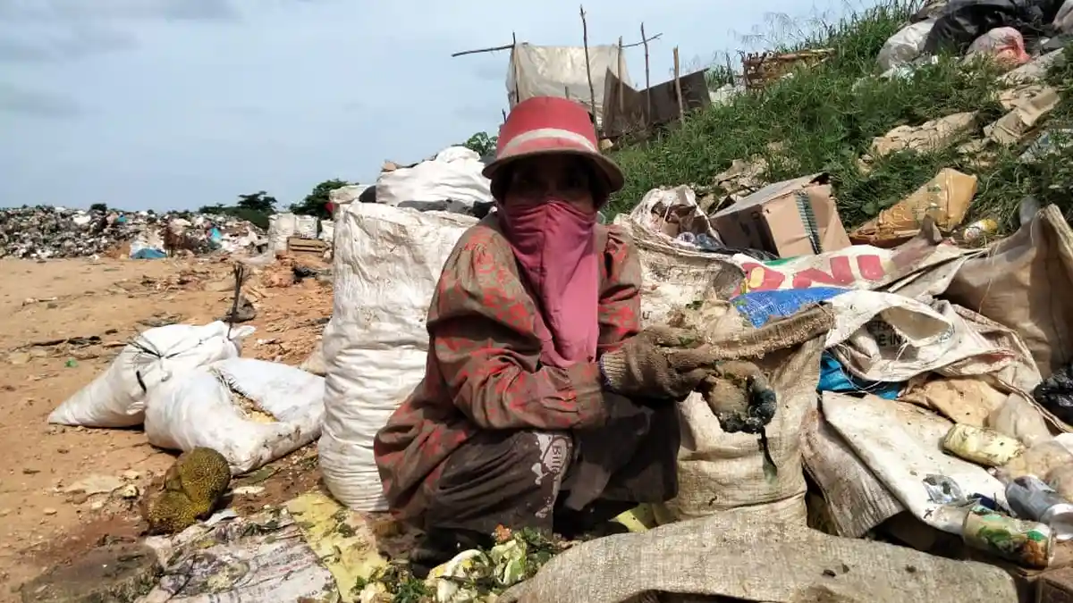 Kisah Miskayah Berteman Sampah dan Lalat Demi Bertahan Hidup di Tanjungpinang