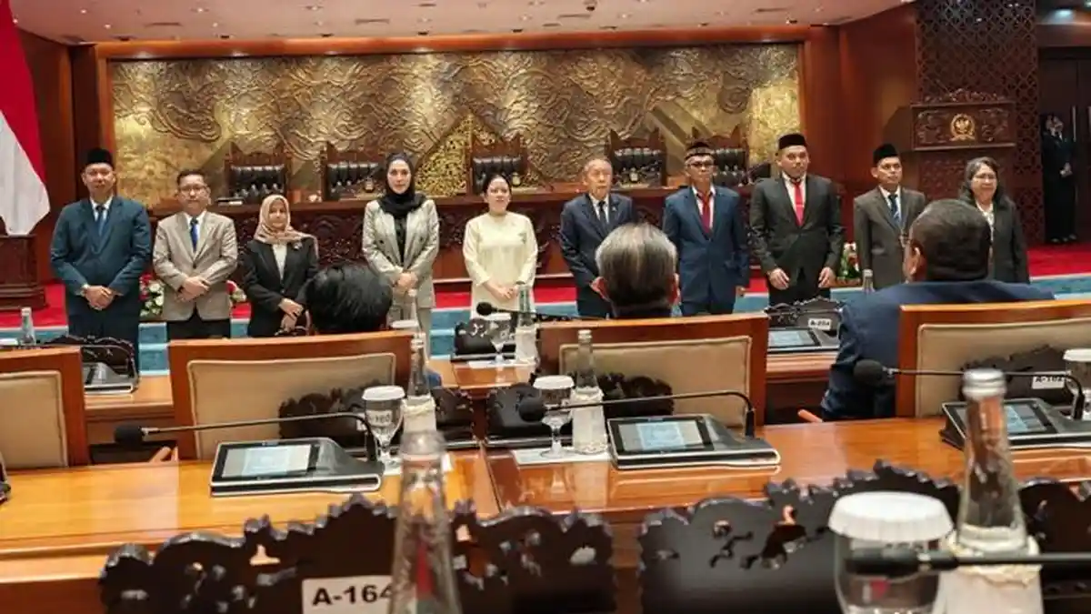 DPR RI Tetapkan 7 Anggota KIP RI, Joemarthine Siap Jalankan Amanah - Sripoku.com