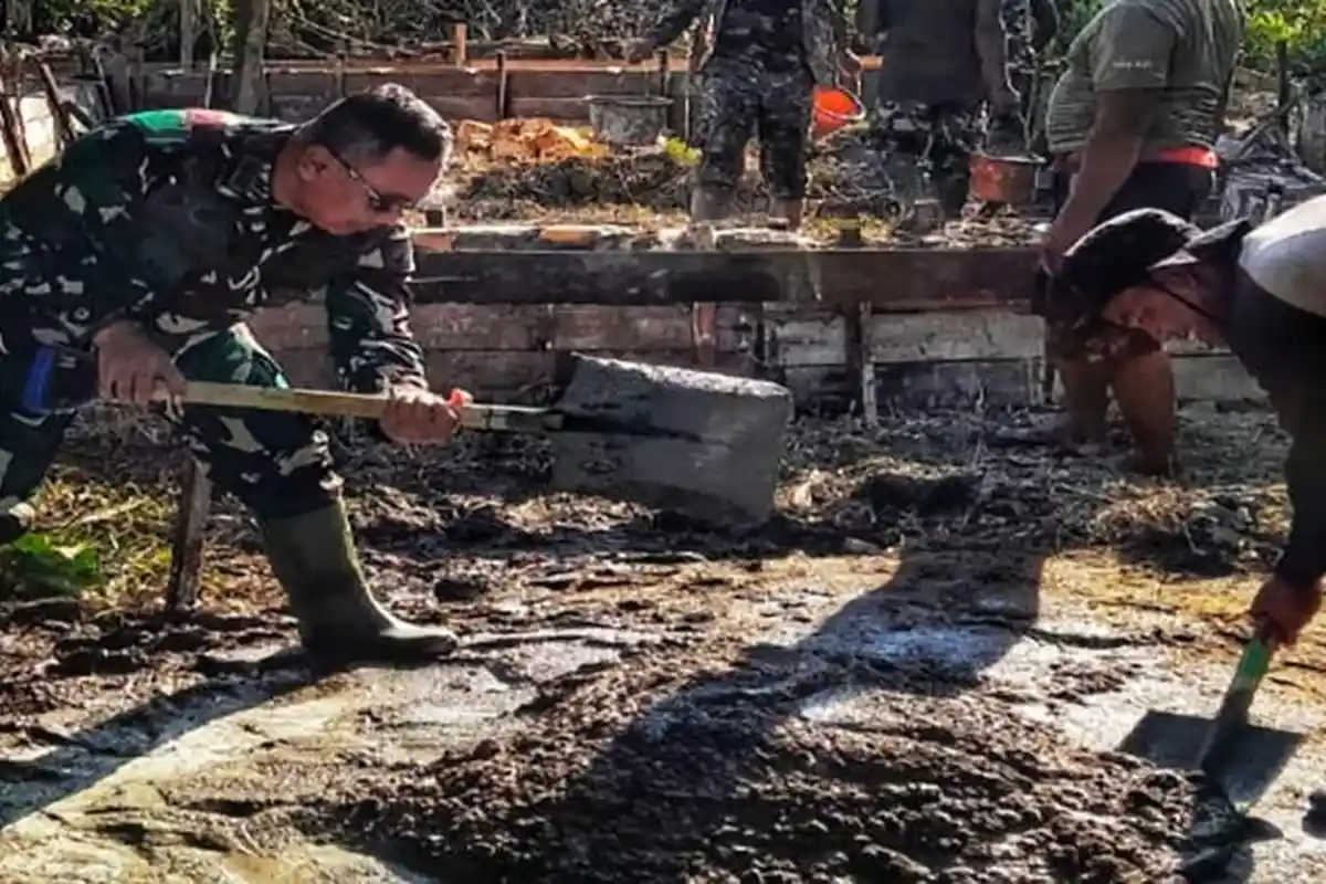 Tidak Hanya Duduk Diam, Dandim 1201/Mempawah Turun Langsung Mengawal Pembangunan RTLH