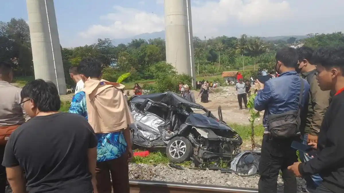Buntut Mobil Disambar KA Feeder 5 Orang Tewas di Cilame, Palang Pintu Akan Dipasang di TKP