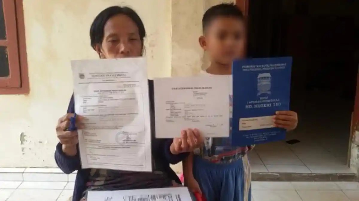 Petugas Kebersihan Menagih Upah, Sang Anak Malah Dipecat dari Sekolah
