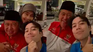 ARTIS-Kolase-foto-Vidi-Aldiano-semasa-hidup-saa-berpose-dengan-keluarganya.jpg