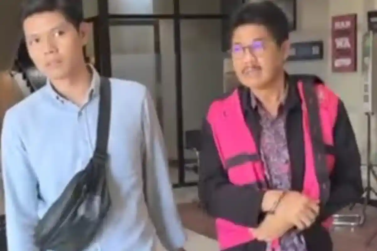 BREAKING NEWS - Mantan Kadindik Jatim Saiful Rachman Ditahan Karena Diduga Korupsi Rp 8,2 Miliar