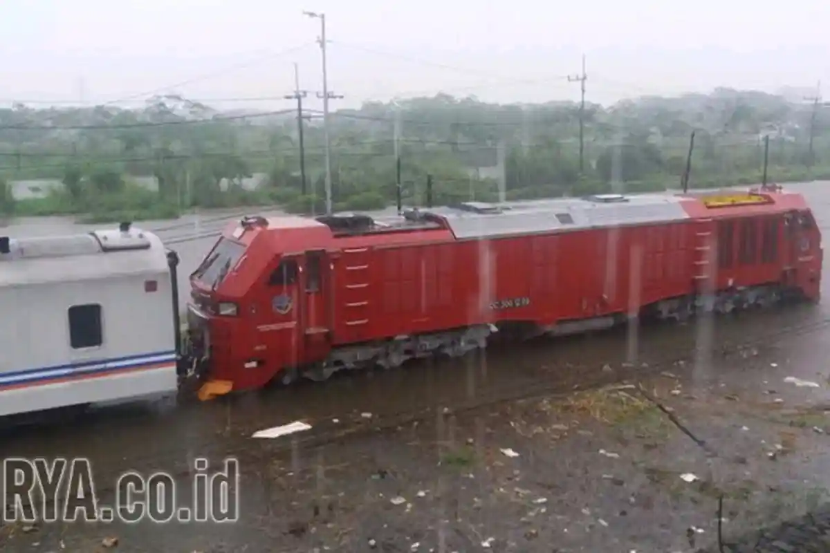 Banjir Porong - Rel Kereta Api Tenggelam Hampir 1 Meter, Genangan Air Semakin Meluas