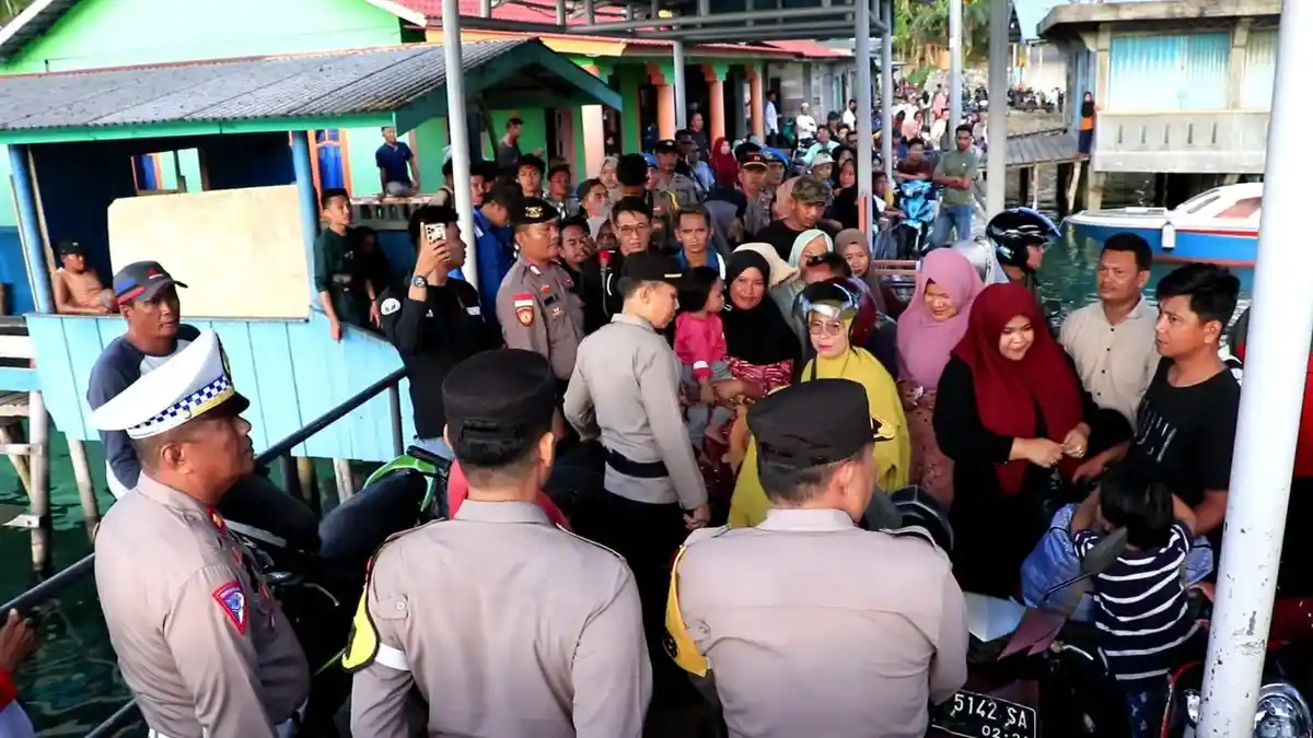 Polres Anambas Bagikan 75 Tiket Balik Mudik Gratis dari Palmatak ke Tarempa