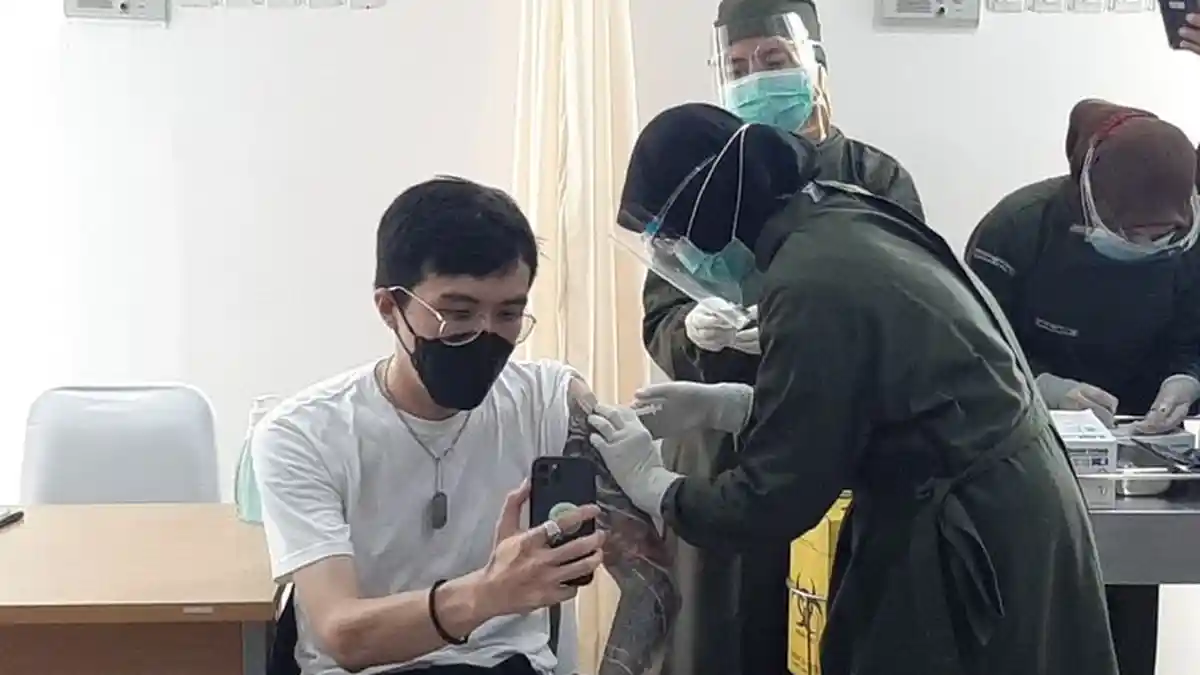 Berkaca dari Raffi Ahmad yang Berpesta setelah Divaksin, Dokter Tirta Minta Pemerintah Selektif