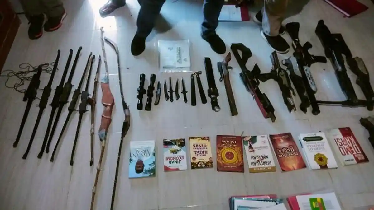 Penampakan Barang Bukti Terduga Teroris di Silae Palu, Ada Busur Panah dan Senapan! - barbuk-teroris-silae.jpg