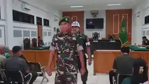 Tengku-Dian-Anugerah-usai-menjalani-sidang-di-Pengadilan-Militer.jpg