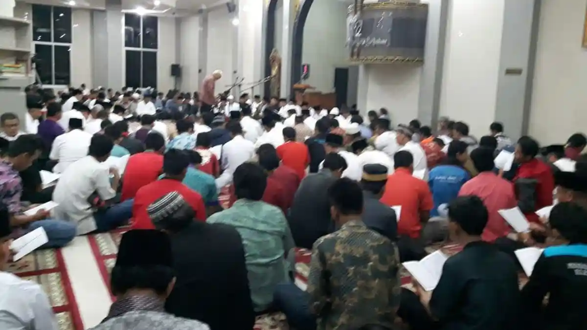 Ribuan Mahasiswa Universitas Negeri Padang Khatamkan Alquran