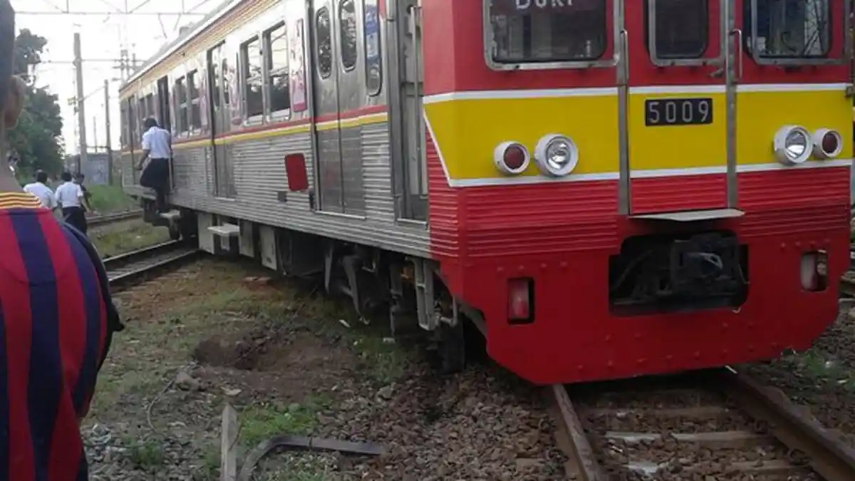 KRL Anjlok, Kepala Stasiun Tanah Abang: Menuju Manggarai Estafet