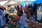 Jelang Iduladha, Kaum Ibu Padati Pasar Tradisional Singkil Berburu Bumbu Dapur