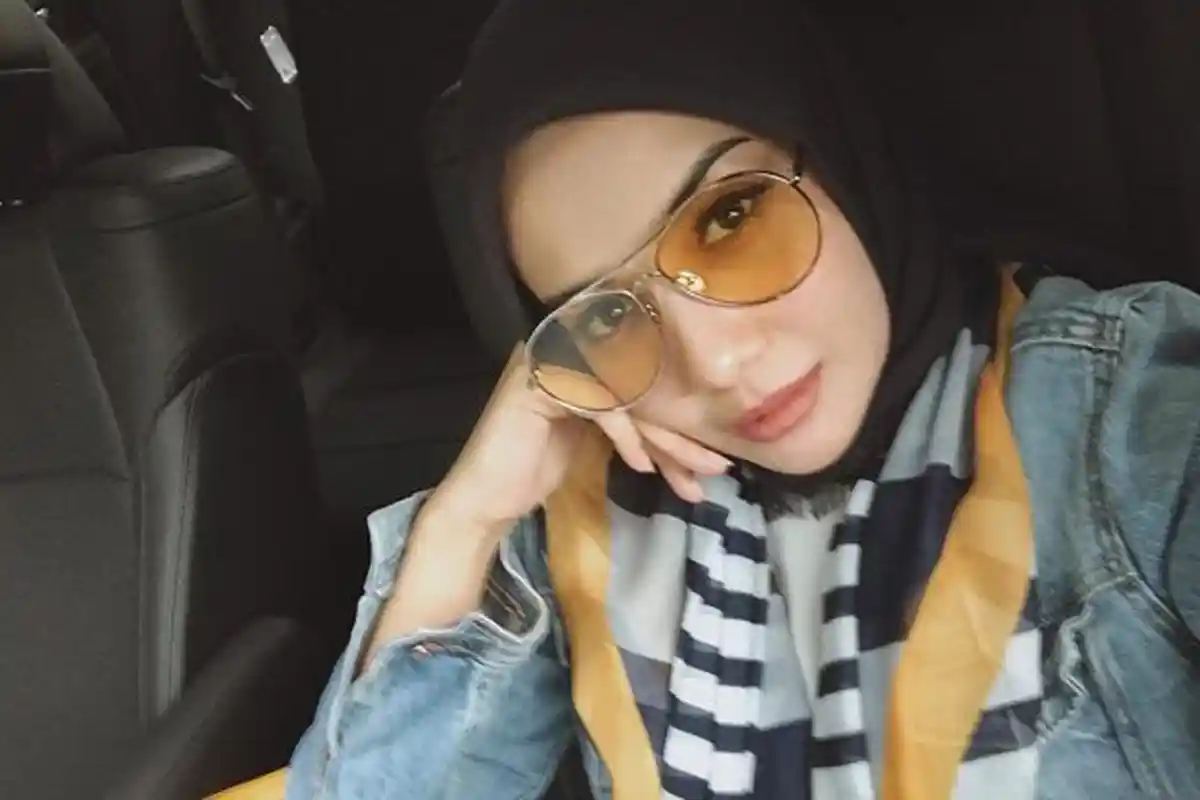 Gendong Anak Shireen Sungkar, Zaskia Sungkar Banjir Doa dari Netizen