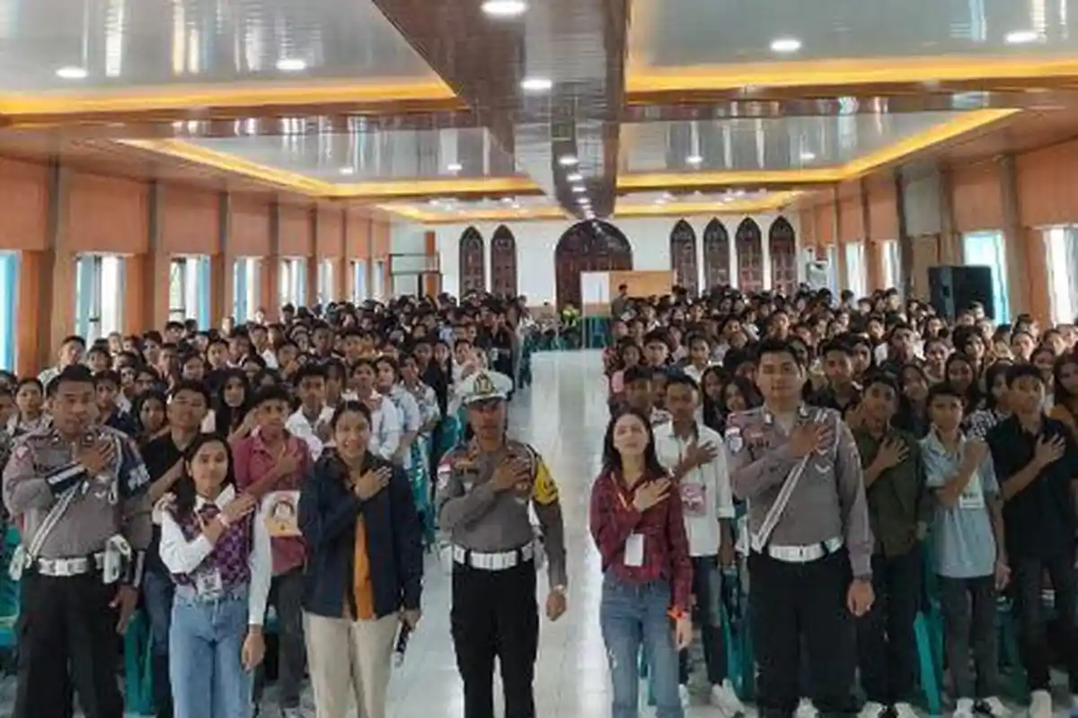 Pesan Kasat Lantas Polres Ngada untuk Siswa SMAKS Regina Pacis Bajawa, Harus Tertib Berlalu Lintas