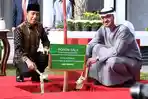 presiden-uea-mohamed-bin-zayed-bersama-presiden-jokowi-tanam-pohon-sala.jpg
