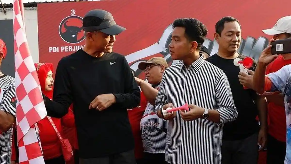 Gibran Pakai Kemeja Garis Hitam Putih Temani Ganjar Jalan Sehat