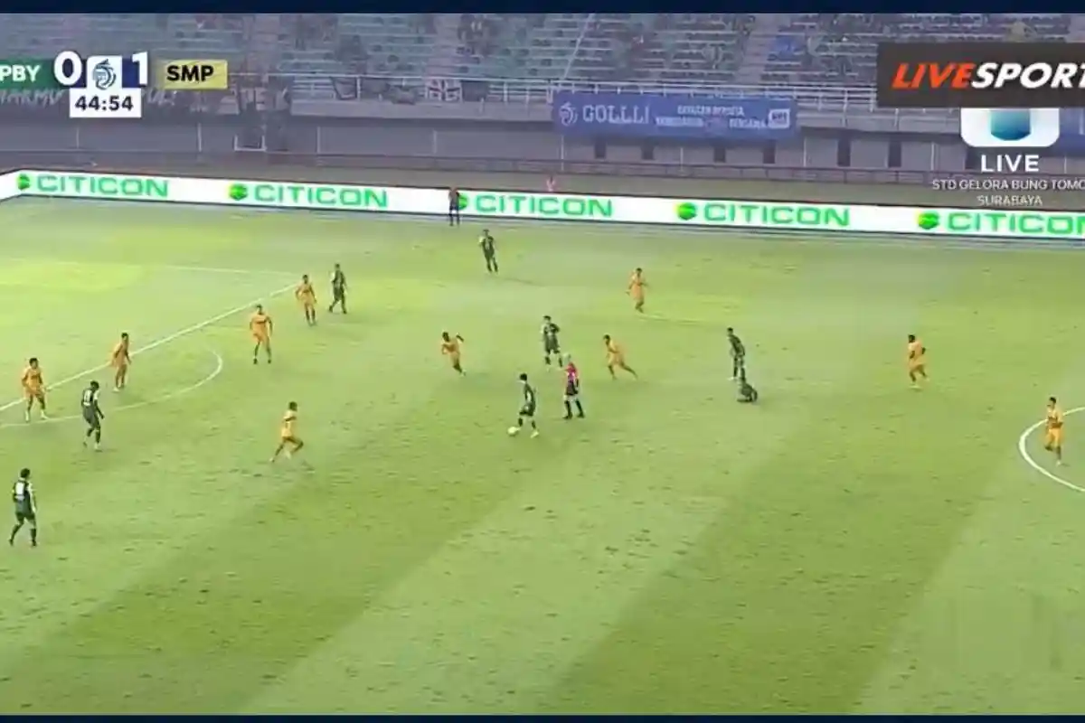 Stewart Bawa Semen Padang FC Unggul Sementara 1-0, Hingga Turun Minum Babak Pertama