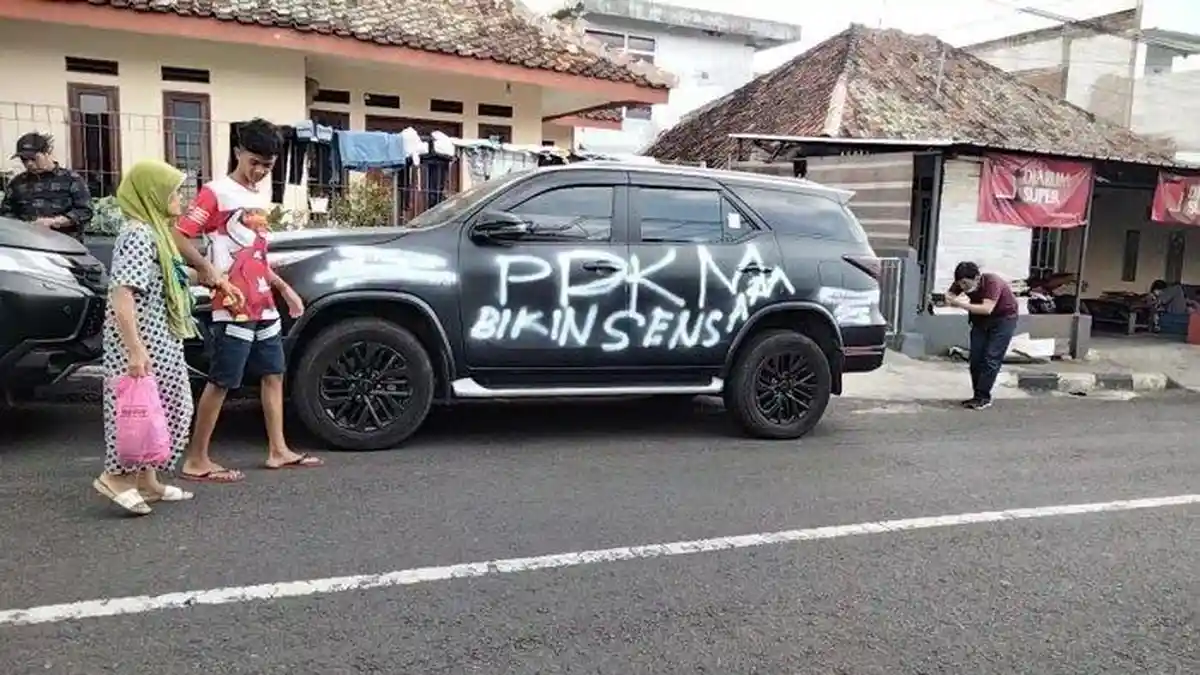Pengusaha Kuliner di Kuningan Coret Mobil Fortuner Miliknya: 