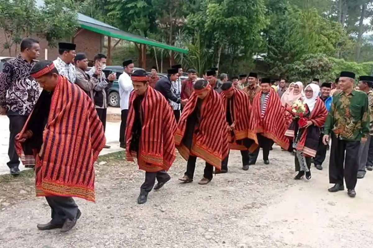 Kakankemenag Gayo Lues yang Baru Disambut Didong Nalo