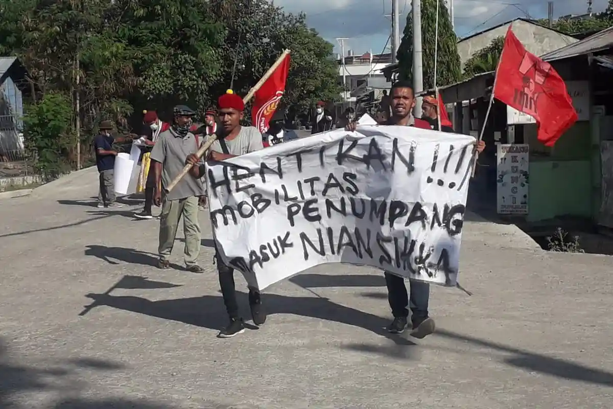 UP DATE CORONA: Aktivis Cipayung Tolak Kehadiran Kapal Penumpang Sandar diPelabuhan Lorens Say