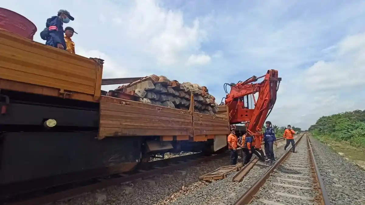 Antisipasi Kendala Operasional KA Imbas Cuaca Ekstrem, PT KAI Siagakan AMUS di 29 Lokasi