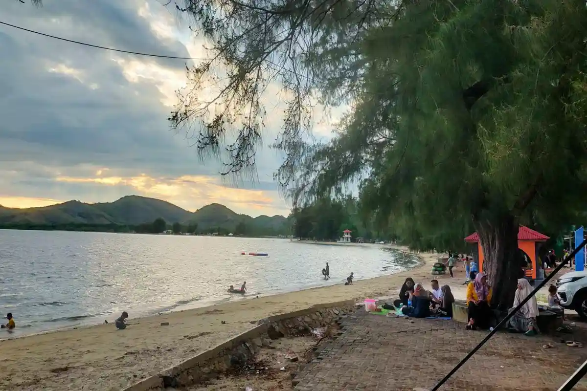 1.012 Warga Kunjungi Objek Wisata Pantai Bolihutuo Boalemo Gorontalo