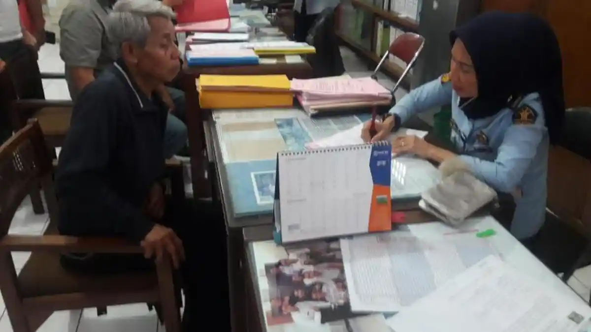 Dua Tahun Jadi Buron, Asep Andang Ditangkap Kejari Kota Bandung
