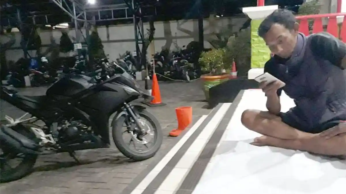 Kisah Agus, Petugas PPSU Kerja Siang Malam Sampai Mampu Beli Motor Sport