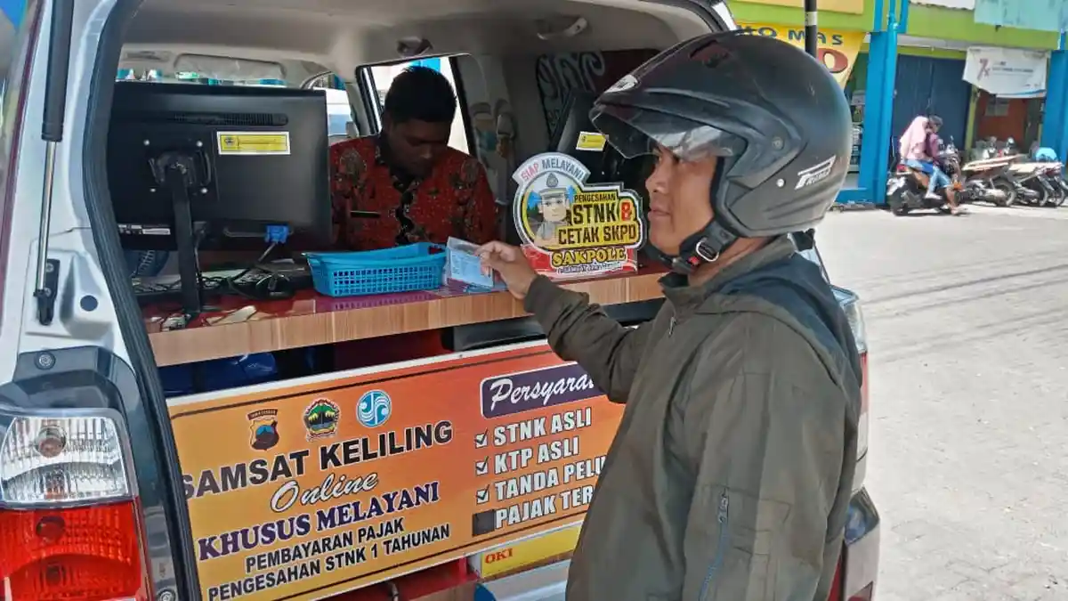 Samsat Demak Keliling Hadir di Depan Pasar Karanganyar