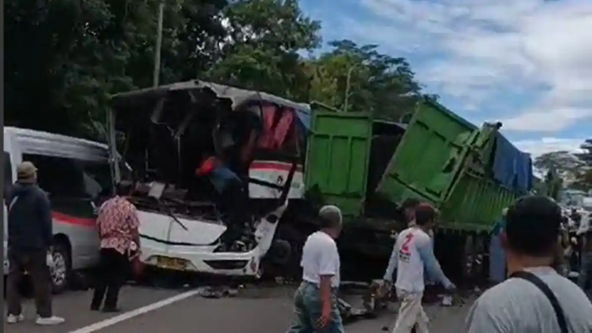 Kecelakaan Beruntun di Tol Cipularang: Truk Tak Kuat Nanjak