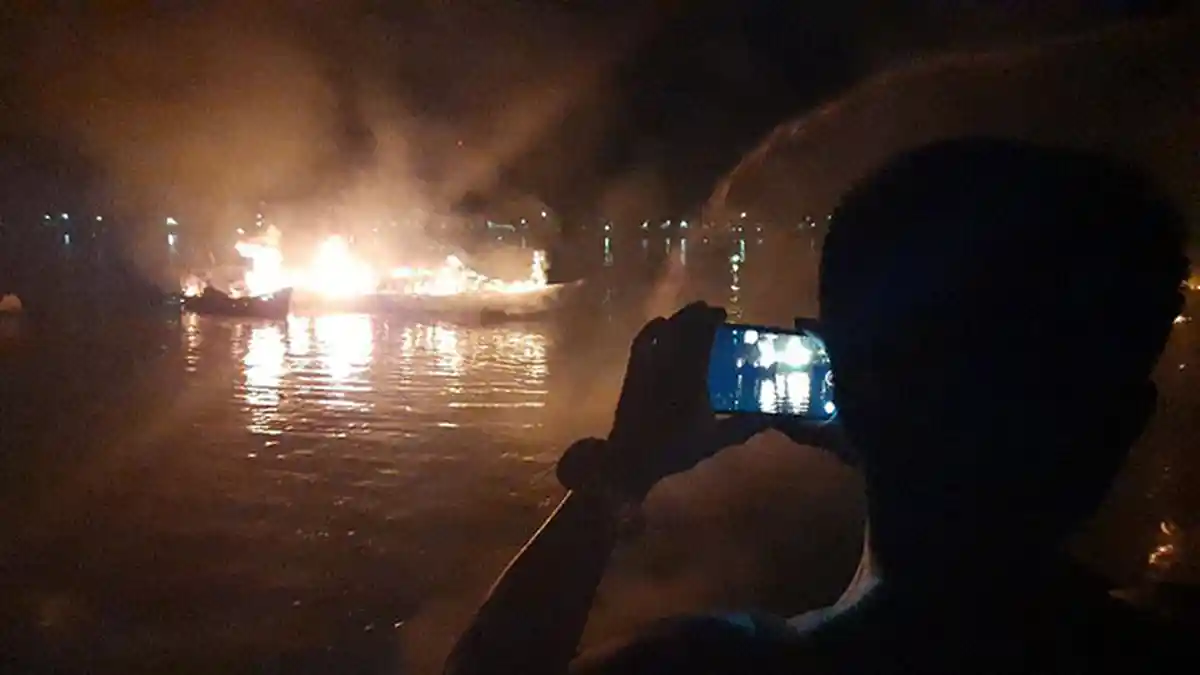 Brangkas Berisi Uang Rp 200 Juta Rupiah Terbakar dan Tenggelam