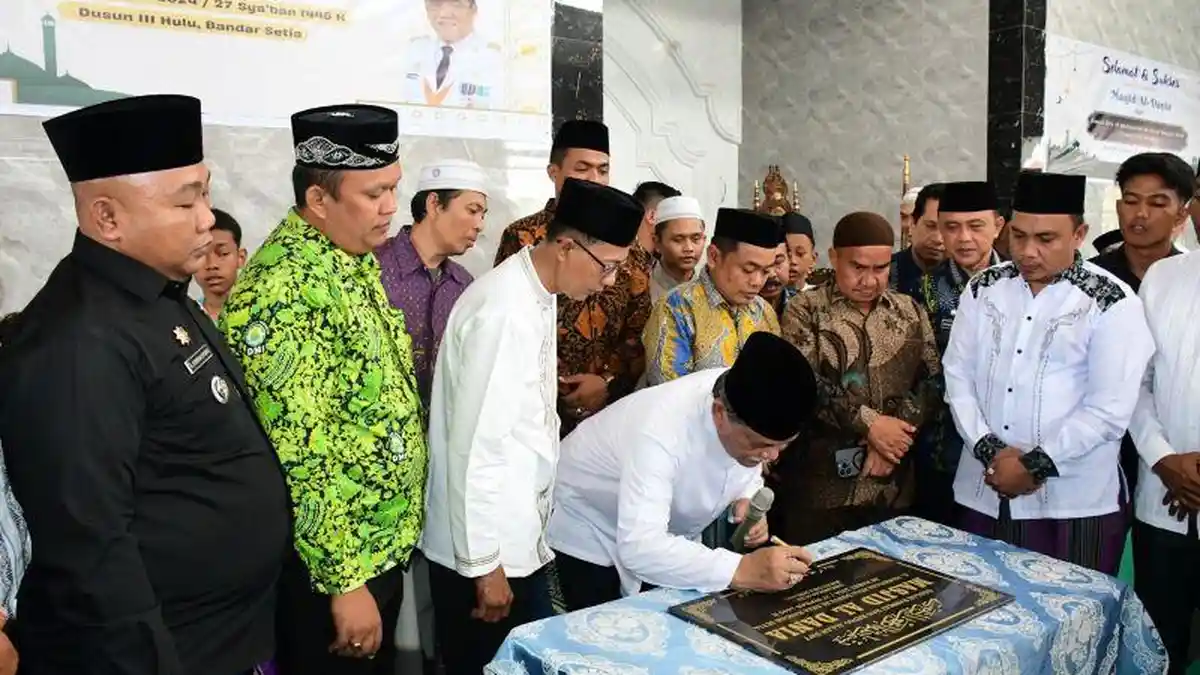 Bupati HM Ali Yusuf Siregar Resmikan Masjid Al-Dania