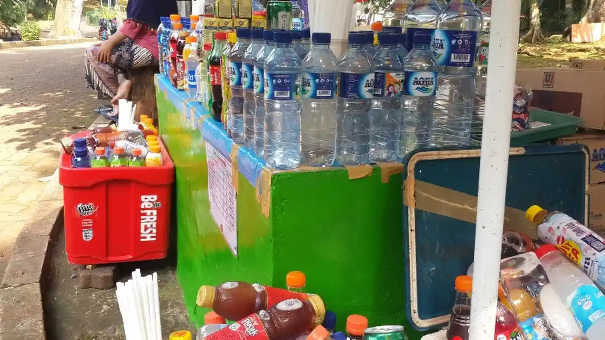 Libur Lebaran Tidak Terlalu Menuntungkan Bagi Pedagang di Ragunan